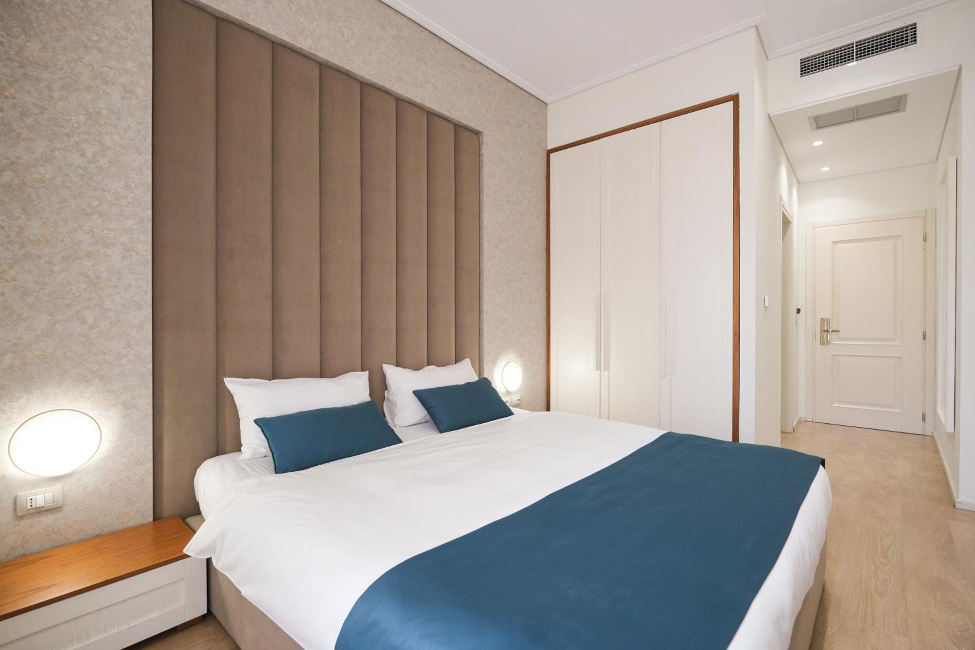 Golden , Hotel 3*