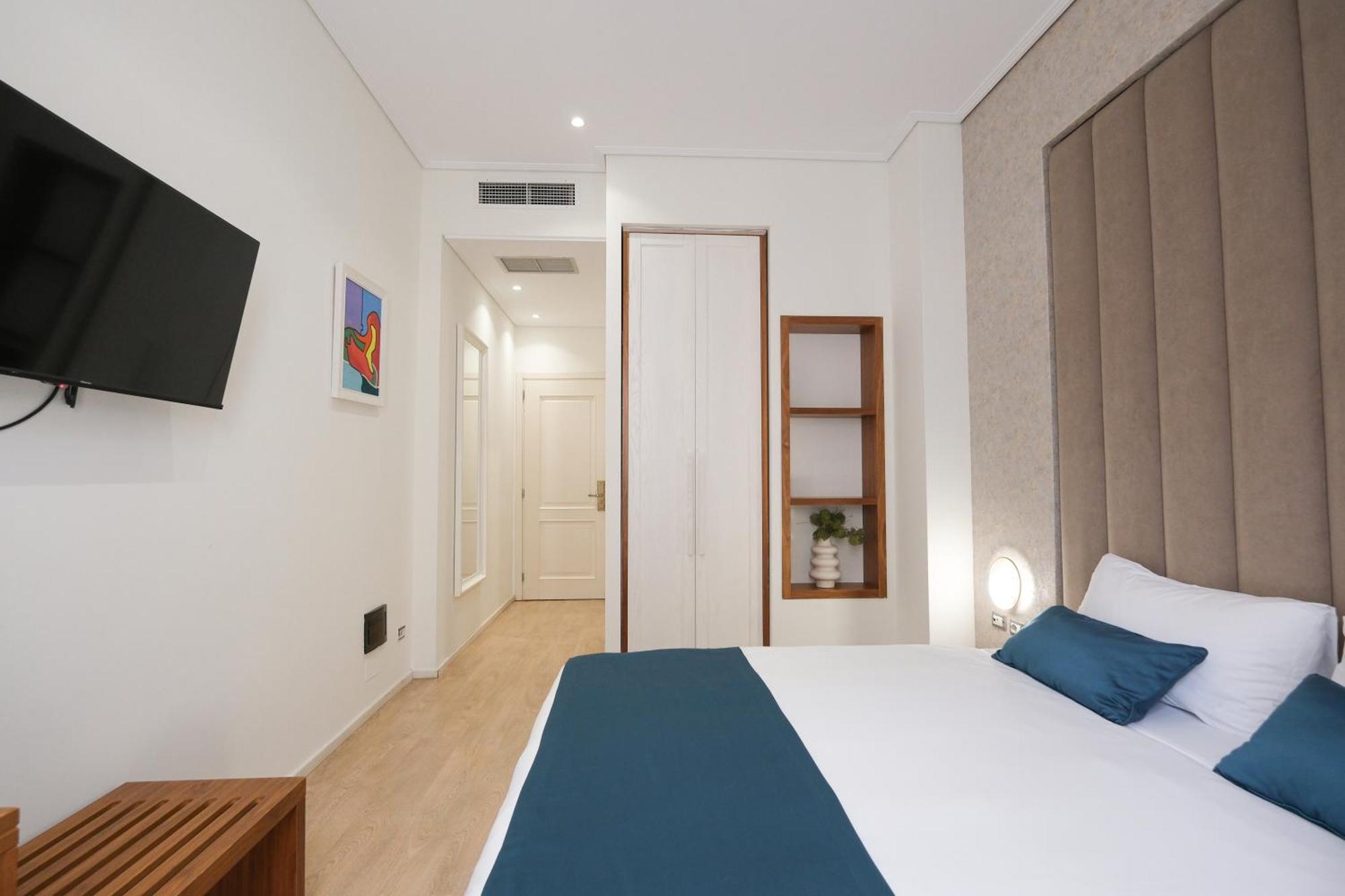 Golden , Hotel