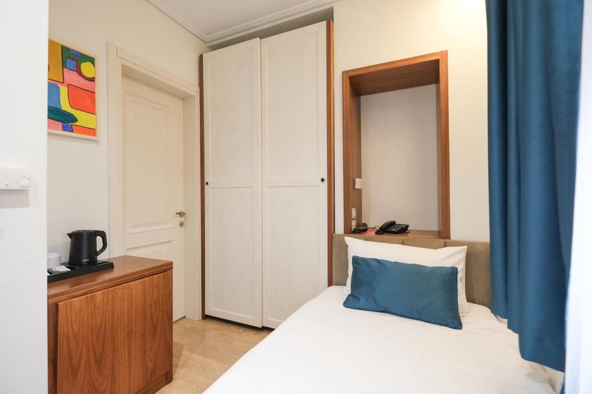 Golden , Hotel