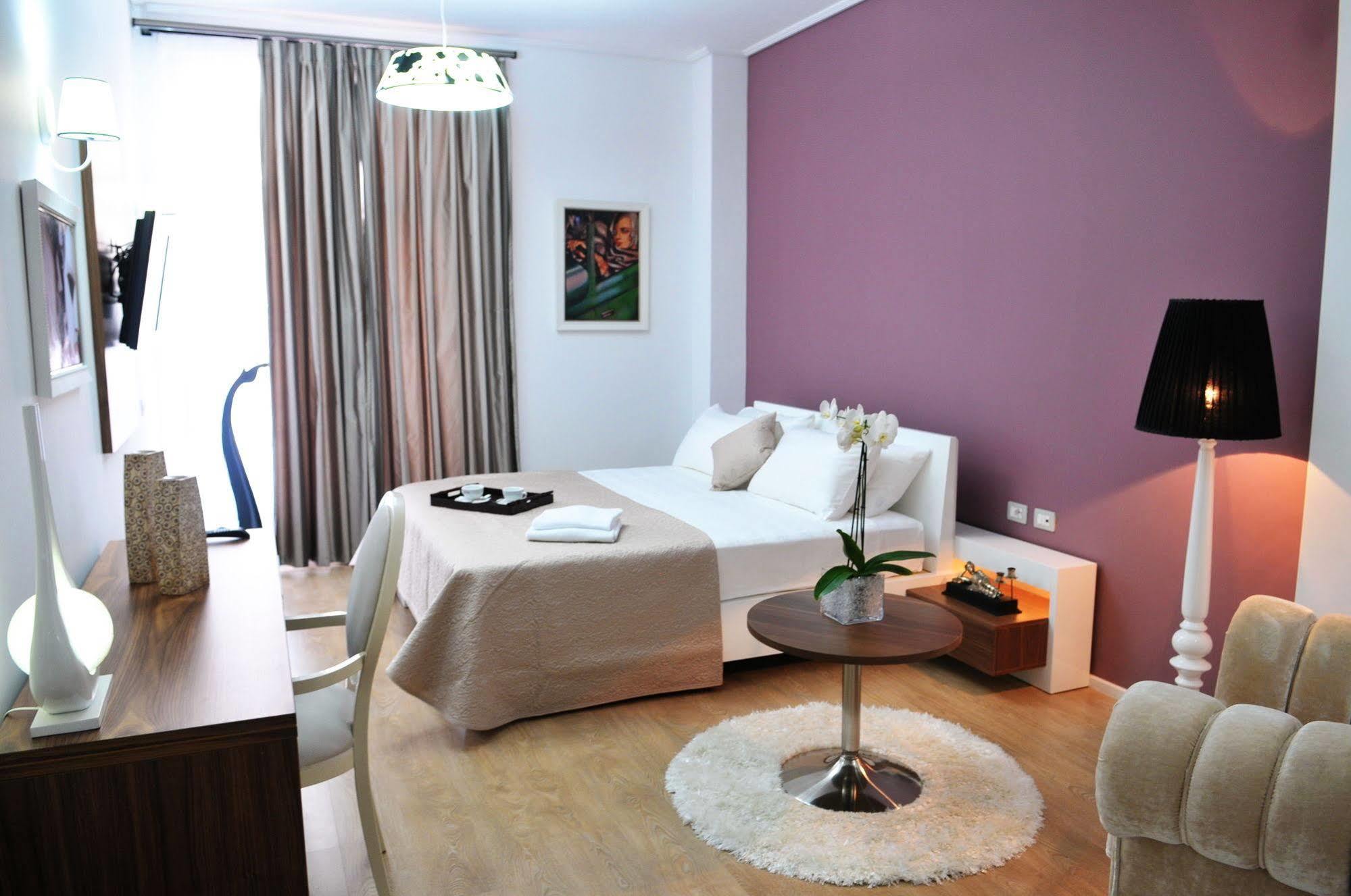 Golden , Hotel Tirana